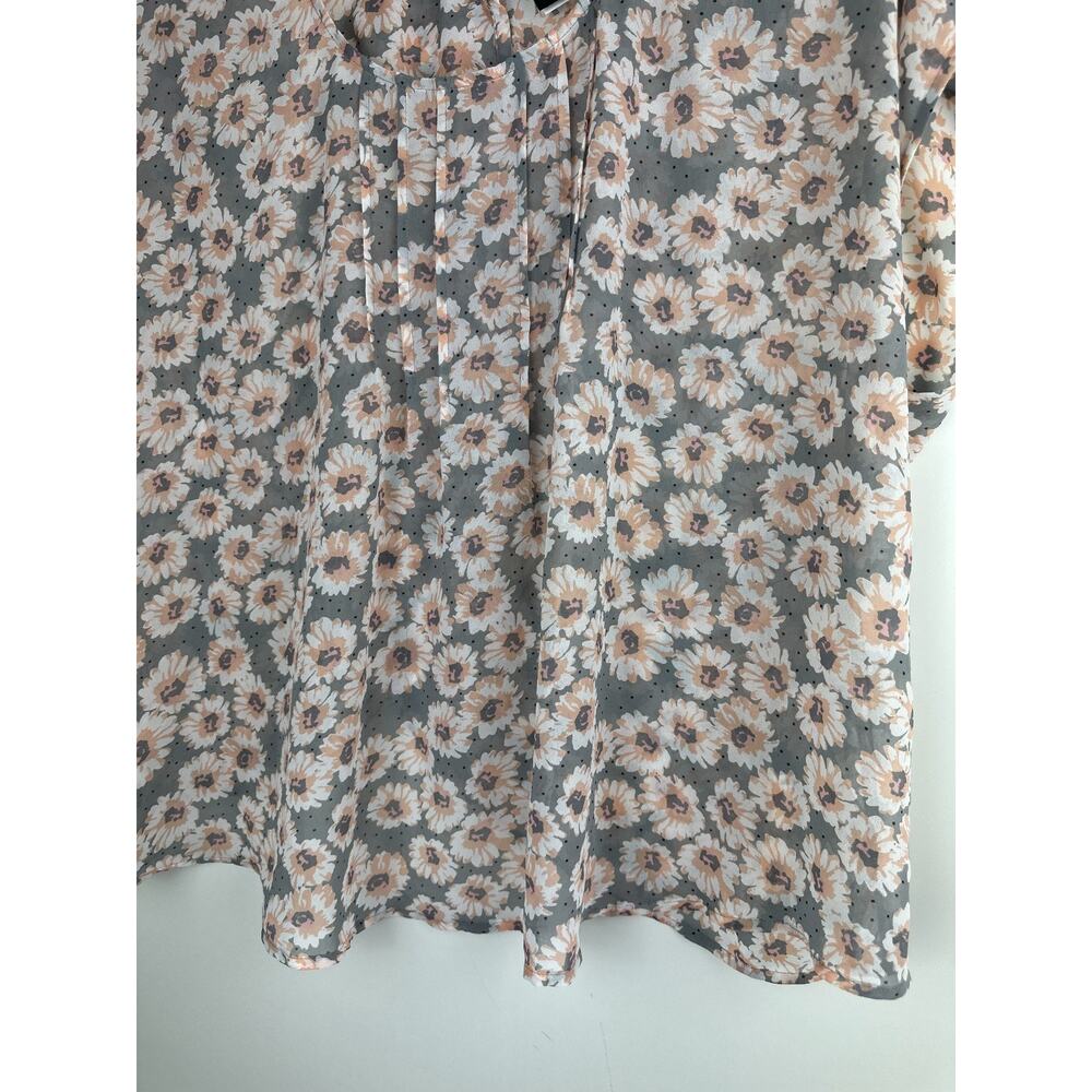 ✨2/$20 Torrid Floral Sheer Chiffon Pleated Tulip Back Blouse Top Plus Size 2 2X - Picture 4 of 7